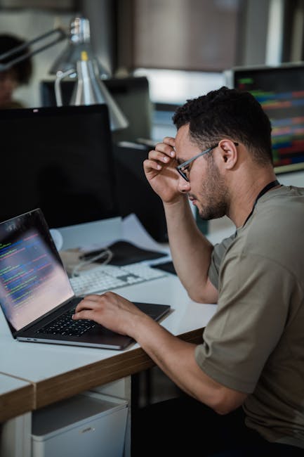 プログラミング学習のためのモジュール式ダッシュボードを備えた教育プラットフォームの画面
